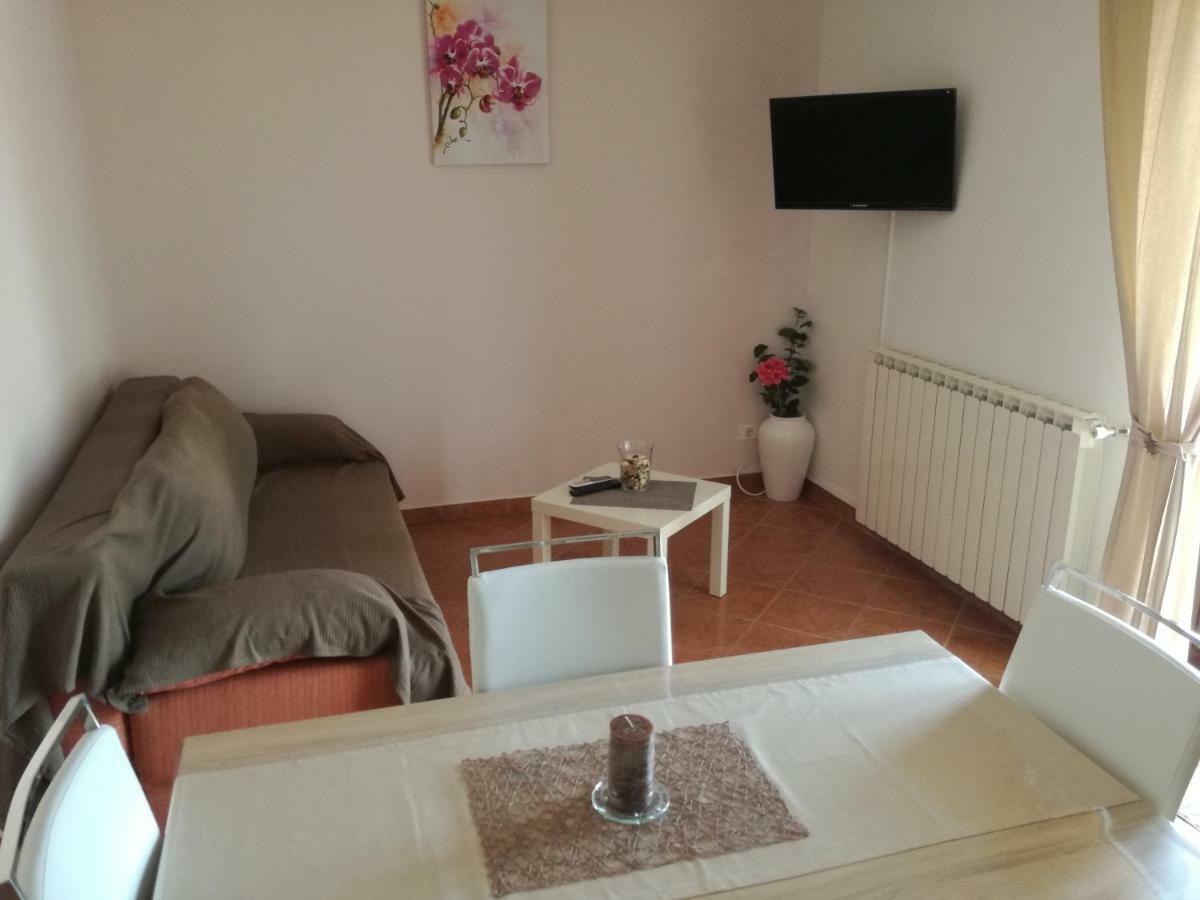 Apartment Vesna Veleniki ภายนอก รูปภาพ
